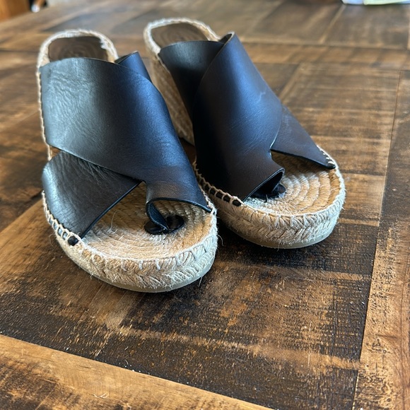 VINCE Black Leather Crossover Toe Strap Espadrilles - Picture 5 of 12